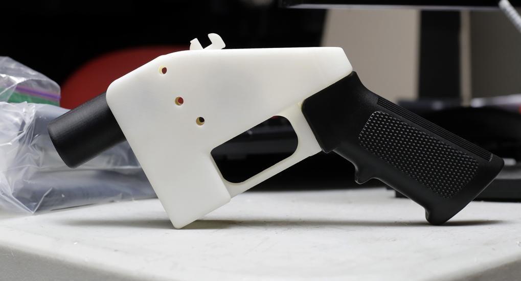 Des centaines d'armes à feu, dont des dizaines imprimées en 3D, saisies au  pays