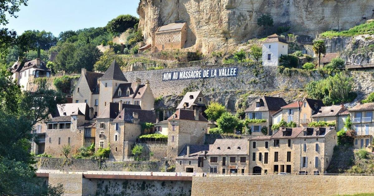 À Beynac, l'un des plus beaux villages de France, la route de la colère