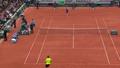 Quand Wawrinka joue avec un ramasseur de balles au milieu du match