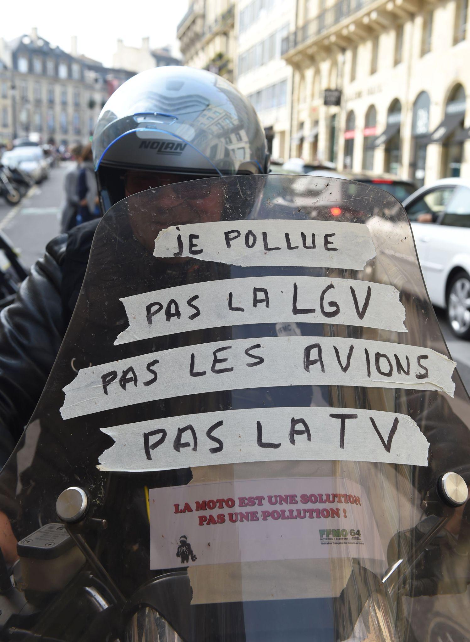 Les Motards Se Mobilisent Partout En France Contre La Loi Sur La Transition Energetique Les Motards Se Mobilisent Partout En France Contre La Loi Sur La Transition Energetique