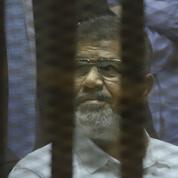 Égypte : l'ex-président Morsi condamné à mort
