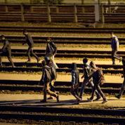 Spectaculaire intrusion de 2200 migrants sur le site d'Eurotunnel