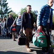 Avant le départ pour la France, la discrète vérification du profil des réfugiés