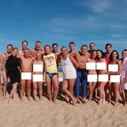 Camping 3 : Franck Dubosc pose fièrement avec son équipe de foot nudiste