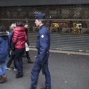 Attentats: Macron et le patronat se mobilisent pour éviter la paralysie de l'économie