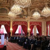 Hollande promet l'accélération des frappes contre Daech en 2016