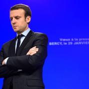 Emploi: quand Macron prône l'inverse de ce que fait le gouvernement auquel il appartient