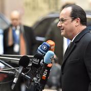 Hollande entretient le doute sur sa candidature