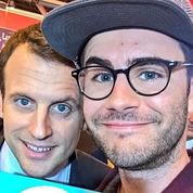 Salon du Livre: l'«improbable» selfie d'Emmanuel Macron avec Cyprien