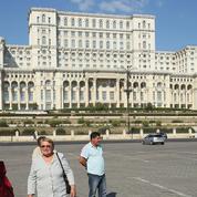 En Roumanie, les palais de Ceausescu attirent les touristes