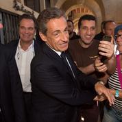 Meeting de Sarkozy: des militants toujours fidèles dans la chaleur de Châteaurenard