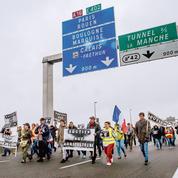 Calais manifeste pour la fin de sa «jungle»