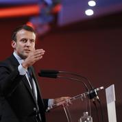 Emmanuel Macron accuse le FN de «salir la République»