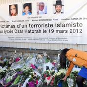 Hollande rend hommage aux victimes de Mohamed Merah
