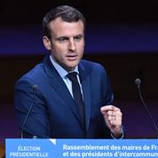 Emmanuel Macron sifflé par les maires de France