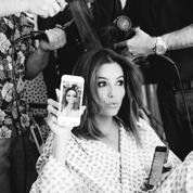 La photo du jour à Cannes: la séance de coiffure ludique d'Eva Longoria