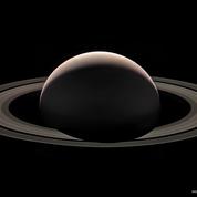 Cassini réussit son «finale» dans l'atmosphère de Saturne