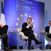 Macron va reconnaître officiellement le drapeau européen, Mélenchon réplique