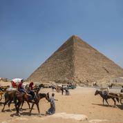 Pyramides : 4500 ans de théories et de mystères
