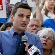 #NeverAgain, la colère des lycéens endeuillés par la fusillade en Floride