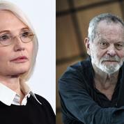 Ellen Barkin conseille aux femmes de ne jamais monter dans un ascenseur avec Terry Gilliam