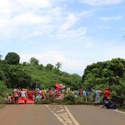 À Mayotte, des barrages maintenus malgré les consignes des syndicats