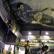 Un club de foot remplace Dieu par Maradona dans une réplique de la chapelle Sixtine