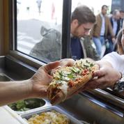 Sandwichs, poutine, dim sum: 8 nouveaux spots de street food à Paris