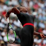 Serena Williams fait sensation avec une combinaison moulante intégrale noire