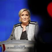 Pour se relancer, Le Pen tourne définitivement la page du FN