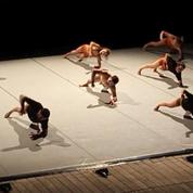 Le spectacle Humans par la troupe Circa, une acrobatie humaine venue d'Australie