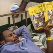 EUROPA : quel est ce livre jaune lu par les migrants ?