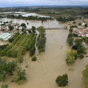 Inondations : l'alerte rouge maintenue dans l'Aude, qui fait face aux dégâts