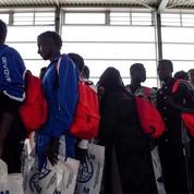 Comment l'État veut «sous-traiter l'accueil des migrants» aux Français les plus précaires