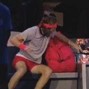Tennis : Stefanos Tsitsipas fracasse son casque audio en plein match