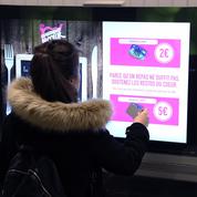 Des écrans dans le métro parisien pour effectuer des micro-dons