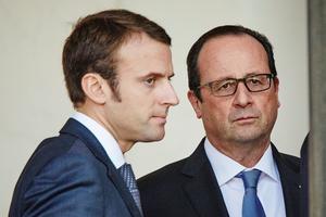 François Hollande et Emmanuel Macron sont les cibles de l'ancien président qui fustige leur inaction pour attirer les entreprises, deux mois après le Brexit.