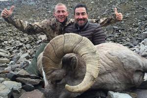 Photos De Chasse De Luc Alphand En Russie La Colère Des - 