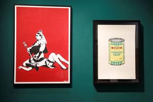 «Queen Vic» (2004) et «Soup Can» (2005) (Yellow/Emerald/Brown), clin d'œil à Warhol, a été vendue à 46.800 euros.