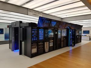 Un modèle réel exposé de «Cloud Data Center», conçu tout spécialement pour l'export puisqu'il tient dans un conteneur maritime standard.