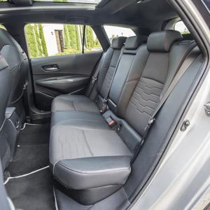 La Corolla revendique un rapport coffre/habitabilité arrière supérieur à l'Avensis.