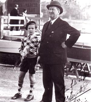 Ettore Bugatti et son fils Roland en 1933.