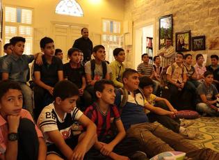 Des enfants des camps de réfugiés de Naplouse en visite à l'Institut lors d'une projection de courts-métrages d'animation.