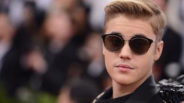 Justin Bieber veut rencontrer Dieu et percute un paparazzi