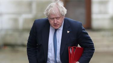 Boris Johnson crée la polémique en comparant les femmes en burqa à des «boîtes aux lettres»