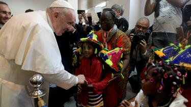 Au Maroc, le pape François soutient les migrants africains en marche vers l'Europe