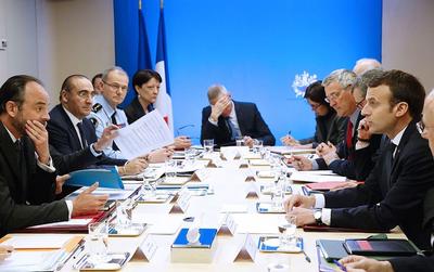 Le président Macron a réitéré des consignes de fermeté, ici lors d'un conseil de Défense et de Sécurité, en mars.