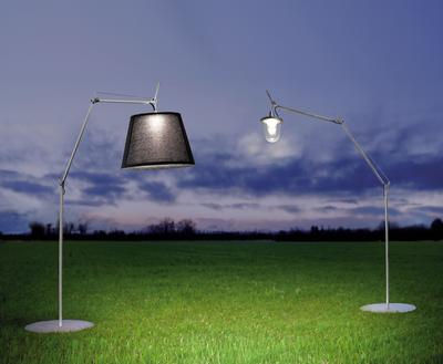 Tolomeo Paralume (abat-jour) et Lampione (réverbère), modèles iconiques de chez Artemide.