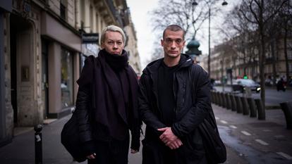 Piotr Pavlenski et sa compagne, Oksana Chaliguina, à Paris, lundi 16 janvier 2016.