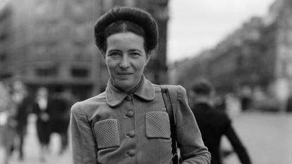 L'écrivaine Simone de Beauvoir en 1946 à Paris.